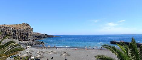 Una spiaggia nelle vicinanze