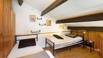 2 chambres, fer et planche à repasser, Wi-Fi gratuit, draps fournis