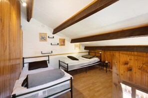 2 chambres, fer et planche à repasser, Wi-Fi gratuit, draps fournis