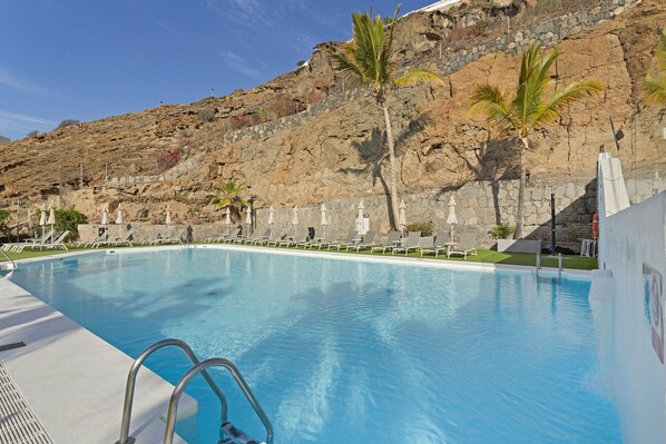 Pool - Vacation Apartment 'Dreams' with Sea View, Shared Pool and Wi-Fi (Puerto Rico)