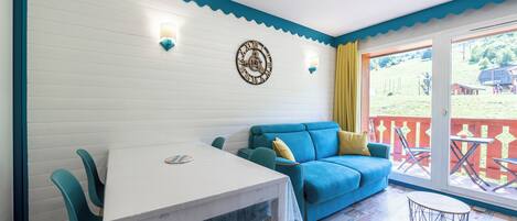 TV, mesa de pingue-pongue