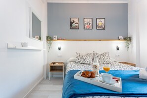 2 bedrooms, iron/ironing board, free WiFi, bed sheets - Holiday Apartment "Salinas" with Private Terrace & Wi-Fi (Fuengirola)