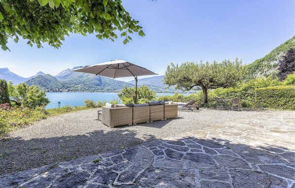 Terrace/patio - Beautiful home in Talloires-Montmin (Talloires-Montmin)