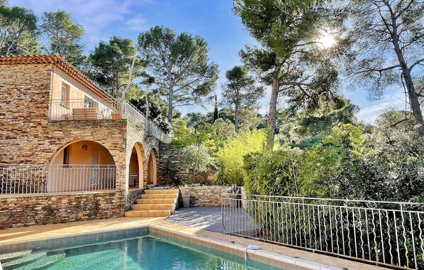 A heated pool - Lovely home in Bormes Les Mimosas (Bormes Les Mimosas)