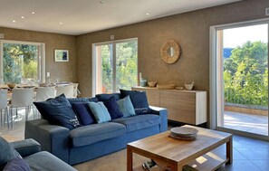 Fireplace - Lovely home in Bormes Les Mimosas (Bormes Les Mimosas)