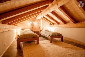 2 bedrooms, iron/ironing board, travel cot, free WiFi - LA Maison Bleue - Bessans (BESSANS)