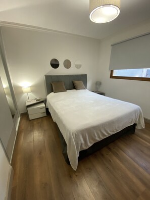 1 bedroom, iron/ironing board, WiFi, bed sheets - Prime location, amazing lake view. World class Skiing, hiking & exploring. 
 (San Carlos de Bariloche)