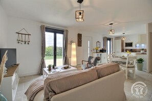 TV, books - Le bon Temps - Pleubian (PLEUBIAN)