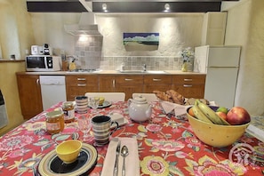 Fridge, microwave, oven, stovetop - de Kerloïc - Ploumilliau (PLOUMILLIAU)