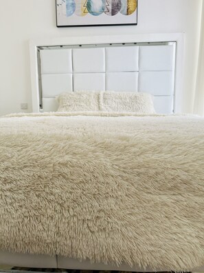 1 quarto, escrivaninha, Wi-Fi, roupa de cama