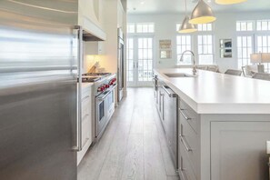 Fridge, microwave, oven, stovetop - Walton Rose by Stay on 30a (Panama City Beach)
