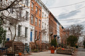 Exterior - Upper Maisonette, Court Street (New Haven)