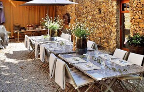 Outdoor dining - Beautiful home in Goudargues with WiFi (Goudargues)
