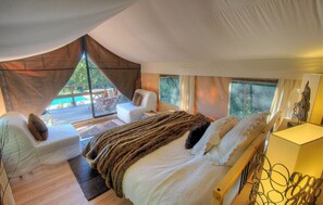 1 bedroom, travel cot, free WiFi, bed sheets - Beautiful home in Goudargues with WiFi (Goudargues)