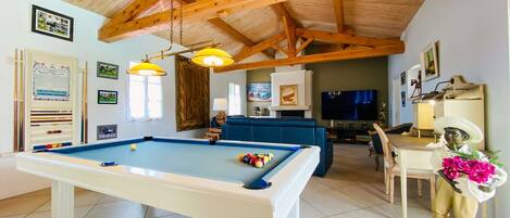 غرفة الألعاب