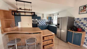 Réfrigérateur, micro-ondes, four, lave-vaisselle