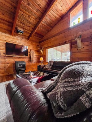 Smart TV, fireplace - The Four Seasons - A Getaway to White Sands NP and Cloudcroft, NM w/ Hot Tub! (High Rolls)