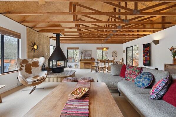 Smart TV, fireplace, printers - 'Sol Y Luna' Charming Wine Country Getaway W/ Hot Tub & Pool (Glen Ellen)