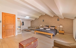 8 soverom, reiseseng for barn, wi-fi (inkludert) og sengetøy