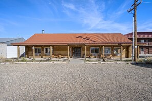 House, Private Bathroom (Full) | Exterior