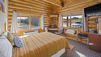 House, Private Bathroom (Full) | 1 bedroom, individually decorated, laptop workspace, blackout drapes