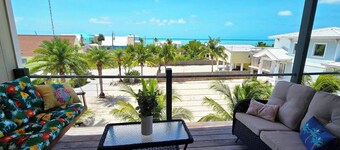 Private Lazy River Pool, 4-bed house, & dock