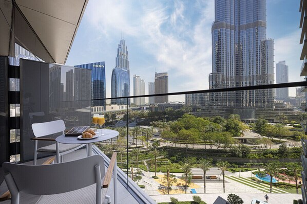 Outdoor dining - NEW | 3BR Burj NYE Fireworks View | Pool (Dubai)