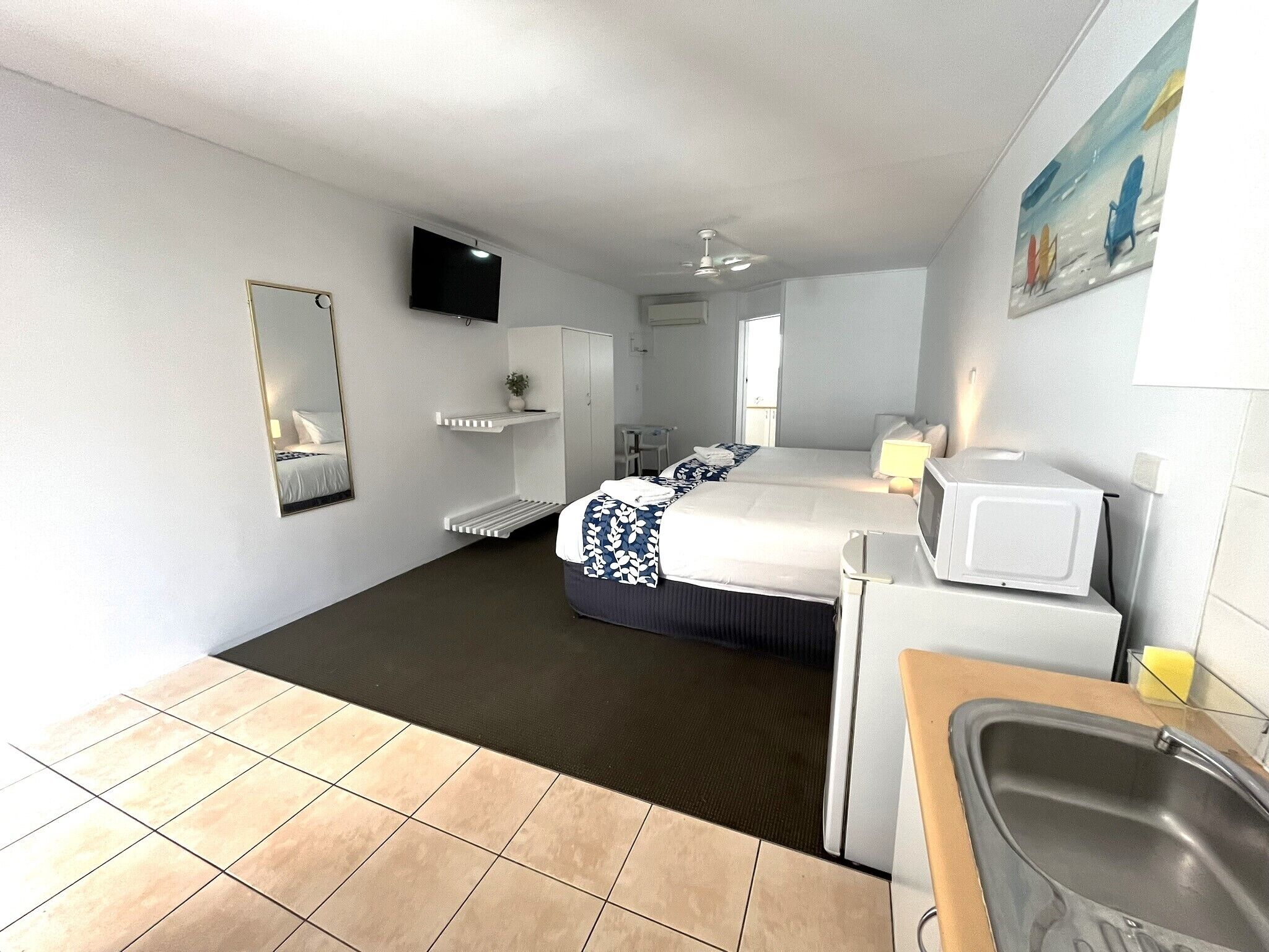 Triple Room | Desk, blackout curtains, iron/ironing board, free WiFi