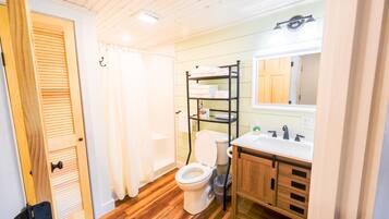 Exclusive Apartment | Bathroom