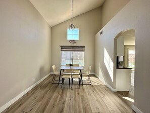 Dining - Gateway•3BR •Pool• Family•Fall •Las Vegas (North Las Vegas)