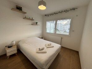 2 habitaciones, tabla de planchar con plancha y wifi gratis 