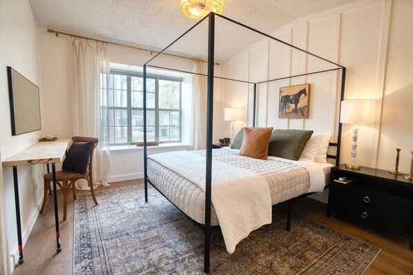 3 bedrooms, desk, iron/ironing board, WiFi