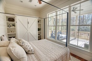 4 bedrooms, desk, iron/ironing board, free WiFi