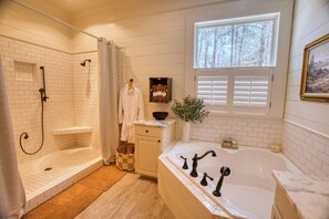 Hair dryer, towels - Southern Farmhouse Retreat: 4 Bedroom, 4 Bath w/Master SPA like - Pet Friendly (Moultrie)