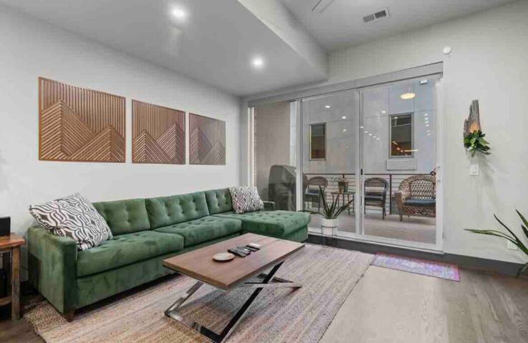 Luxury Townhouse W/rooftop Hot Tub & Mountain Views - Denver, CO