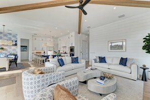 スマートテレビ、暖炉、テレビゲーム、卓球台