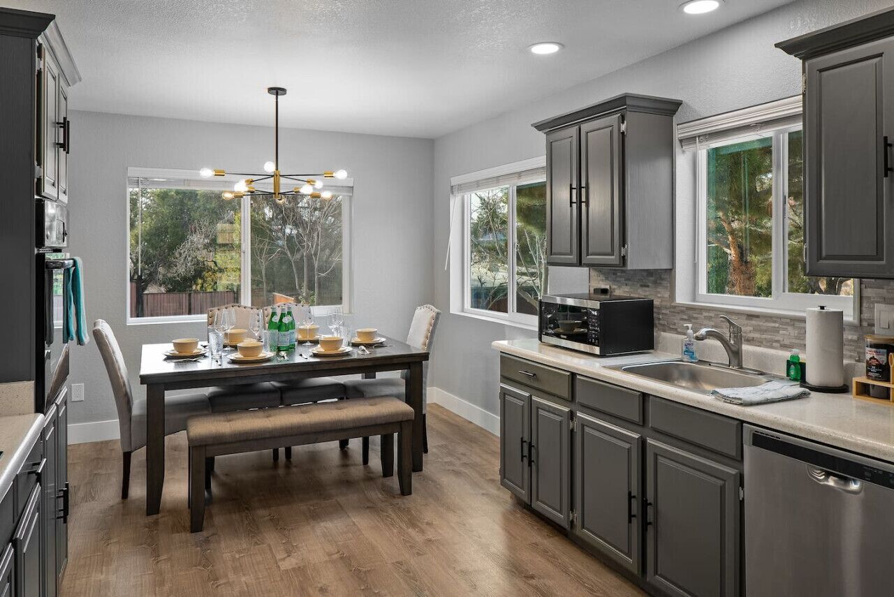 ثلاجة، ميكروويف، فرن، موقد طهي مسطح