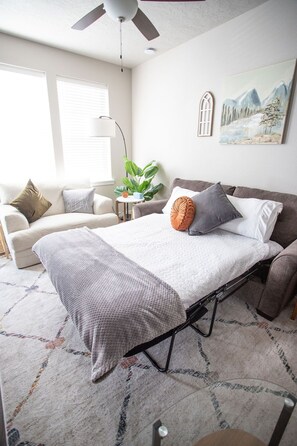 2 makuuhuonetta, silitysrauta/-lauta, Wi-Fi, vuodevaatteet