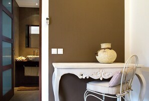 Interior - The charming villa Coklat, nestled in picturesque Semenyak. (Bali)