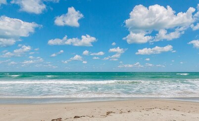 Enjoy the Sunshine-RIGHT ON THE BEACH! AFFORDABLE Ocean Front KING BED CONDO!