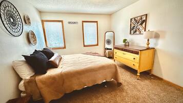 3 bedrooms, iron/ironing board, WiFi, bed sheets