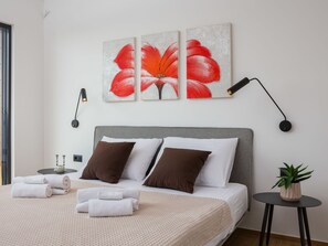 6 Schlafzimmer, Schreibtisch, WLAN