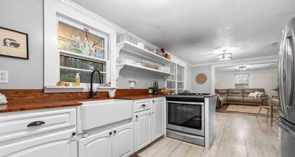 The Wrenn’s Nest - Quaint National Forest Getaway