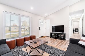 Smart TV - Ultimate Family Escape - 5BR 2.5BA - 2 Living Rooms (Radcliff)