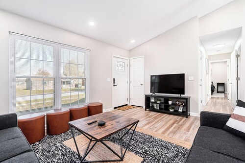 Ultimate Family Escape - 5BR 2.5BA - 2 Living Rooms