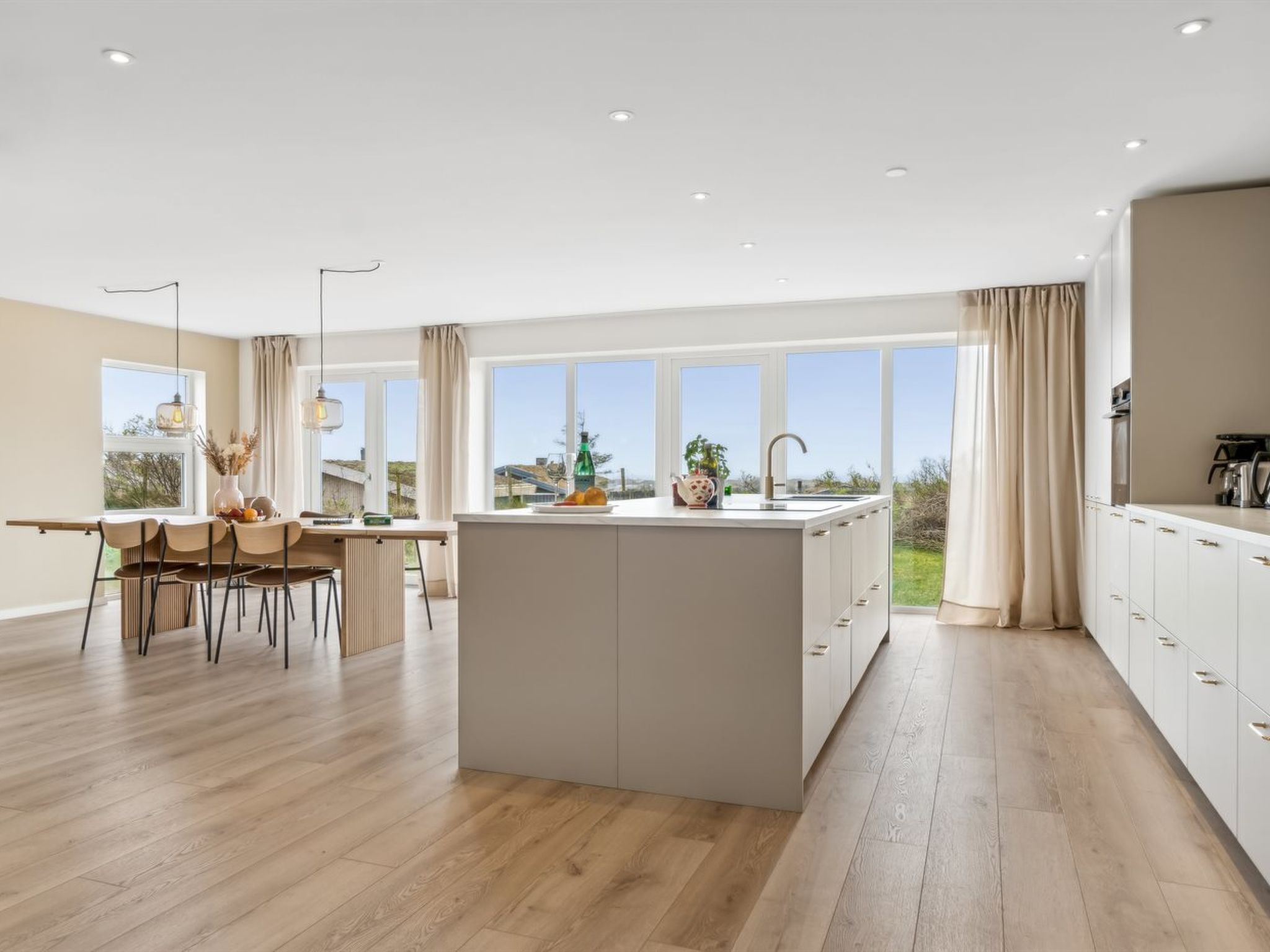 Réfrigérateur, micro-ondes, four, lave-vaisselle