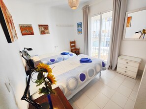 2 makuuhuonetta, silitysrauta/-lauta, ilmainen Wi-Fi, vuodevaatteet