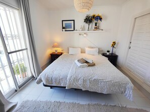 2 bedrooms, iron/ironing board, free WiFi, bed sheets