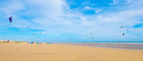 Una spiaggia nelle vicinanze