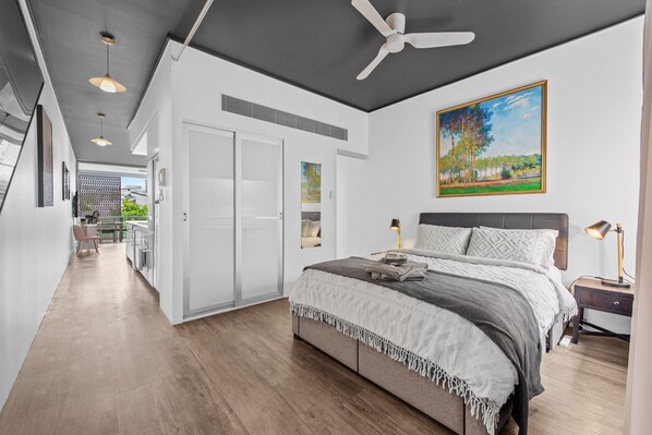 1 slaapkamer, een bureau, een strijkplank/strijkijzer, wifi